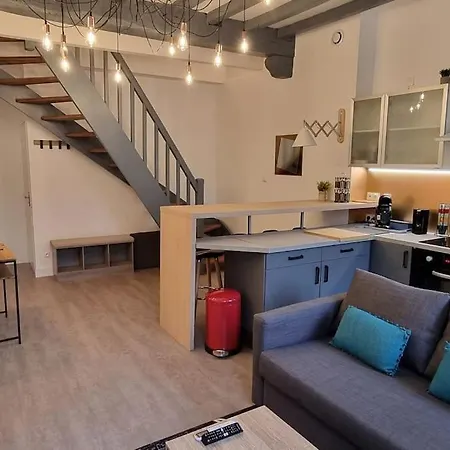 Le Retro Chic: Central Renovated Apartment with Free Parking La Roche-Chalais Exterior photo