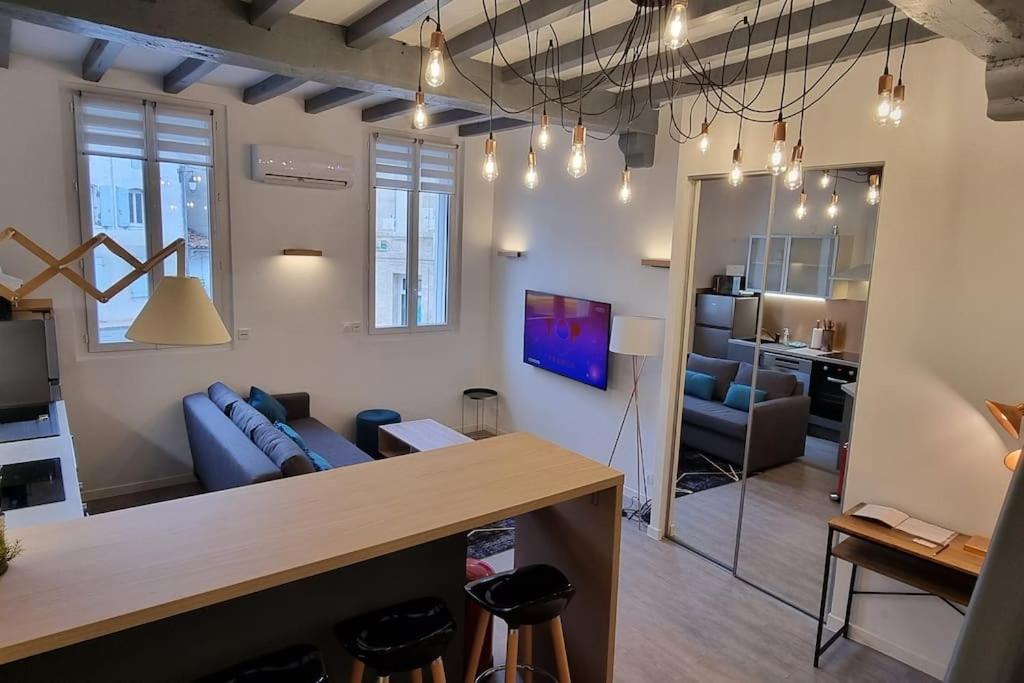 Le Retro Chic: Renovated With Free Parking Apartment La Roche-Chalais