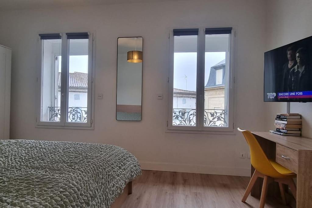 Le Retro Chic: Renovated With Free Parking Apartment